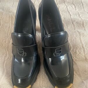 Women’s size 11 Karl Lagerfeld 4 inch heel